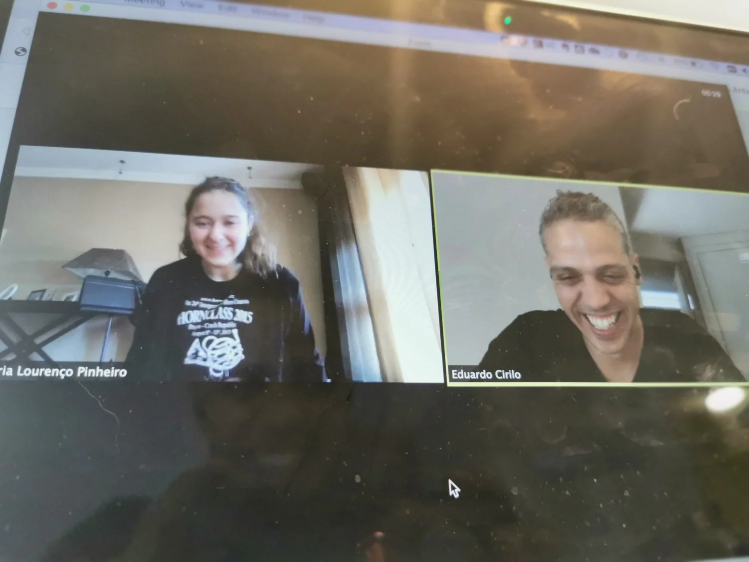 Sessão online de mentoria com uma aluna